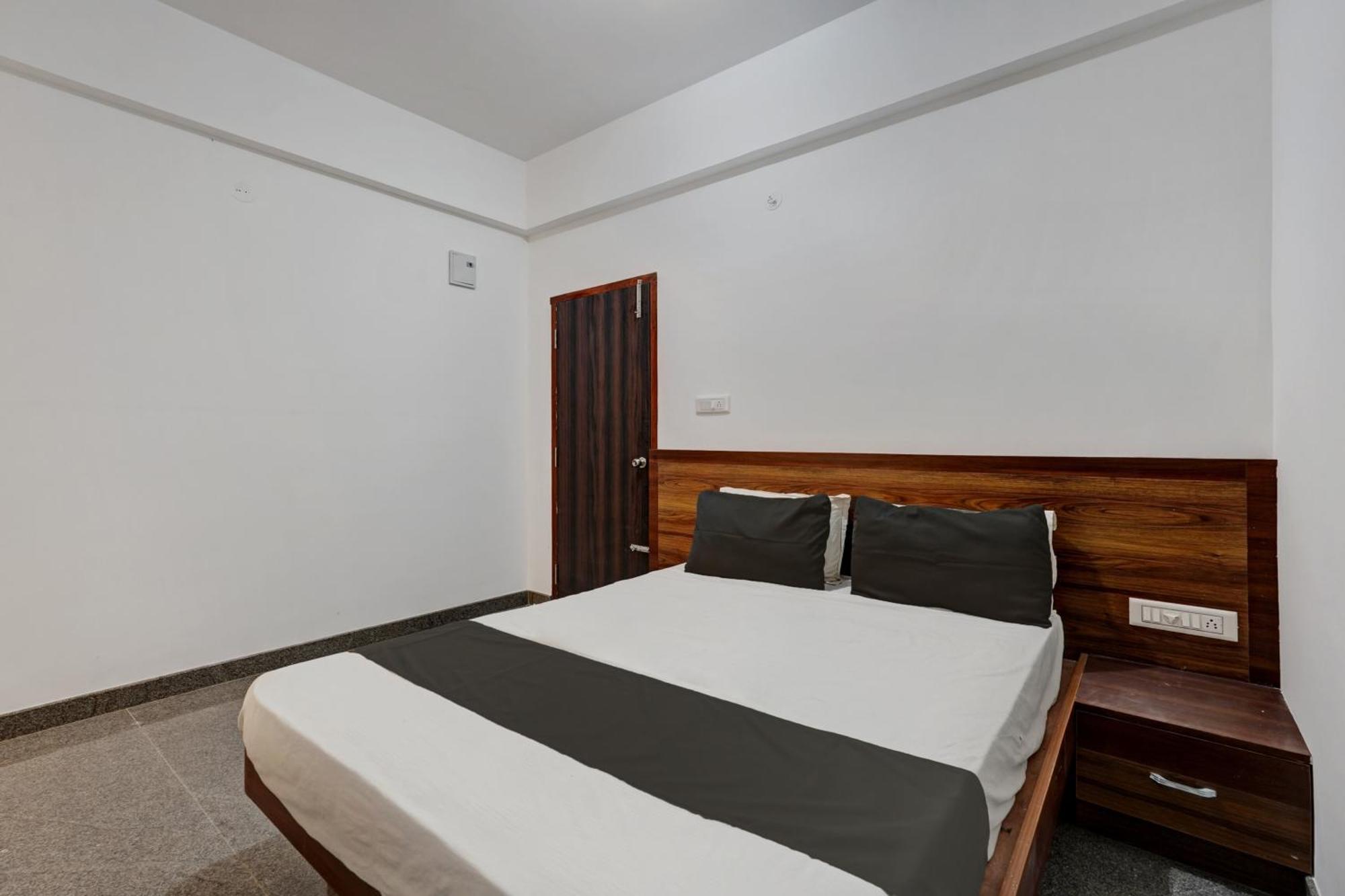 Oyo Hotel Bungalow Inn Lodging & Boarding Bangalore Exterior foto